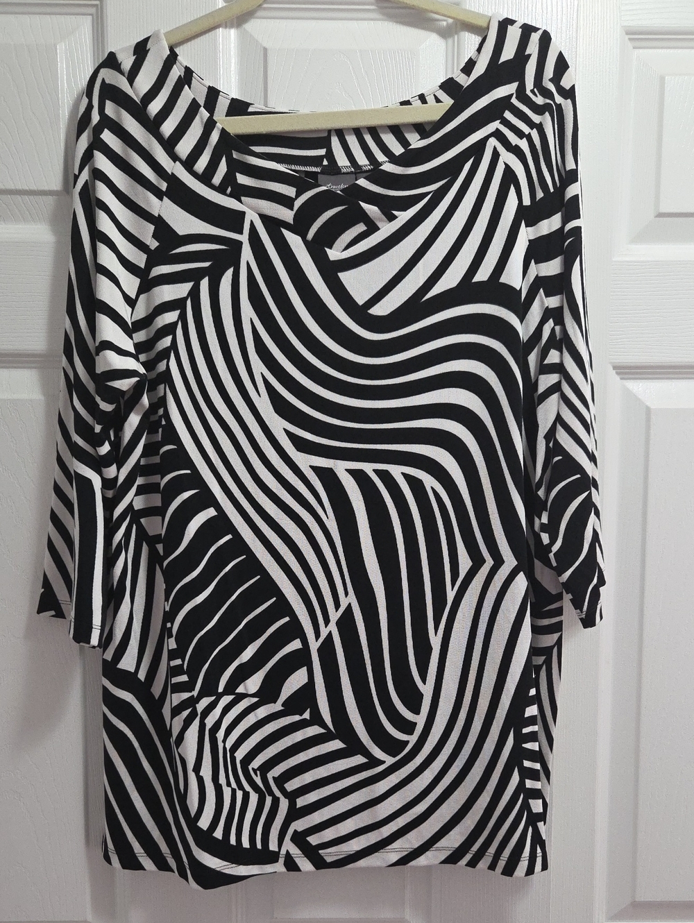 Chico's Travelers Black & White Long Sleeve Top